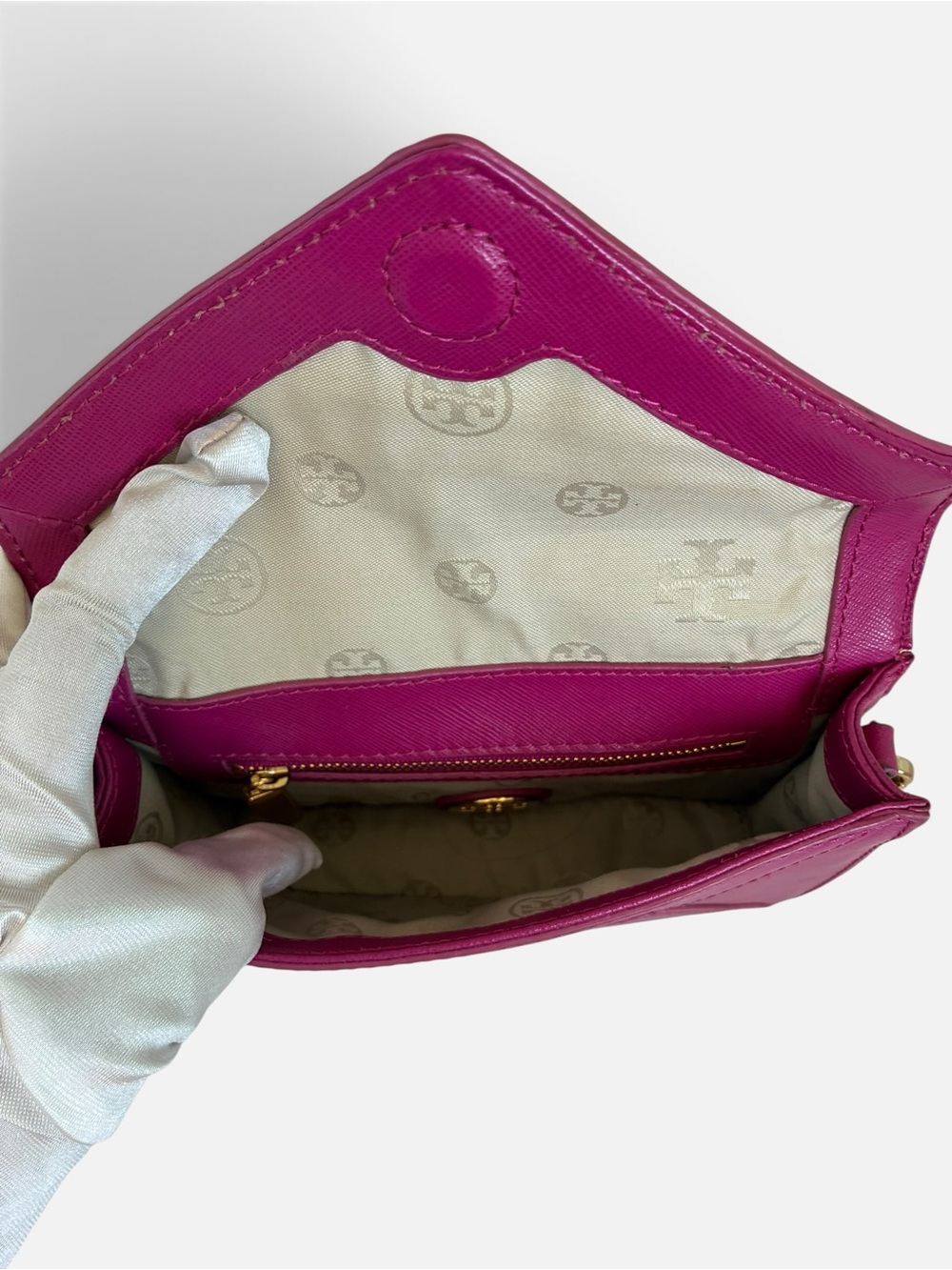 Tory Burch Envelope Crossbody Bag in Magenta with Gold Hardware - Picture 9 of 11